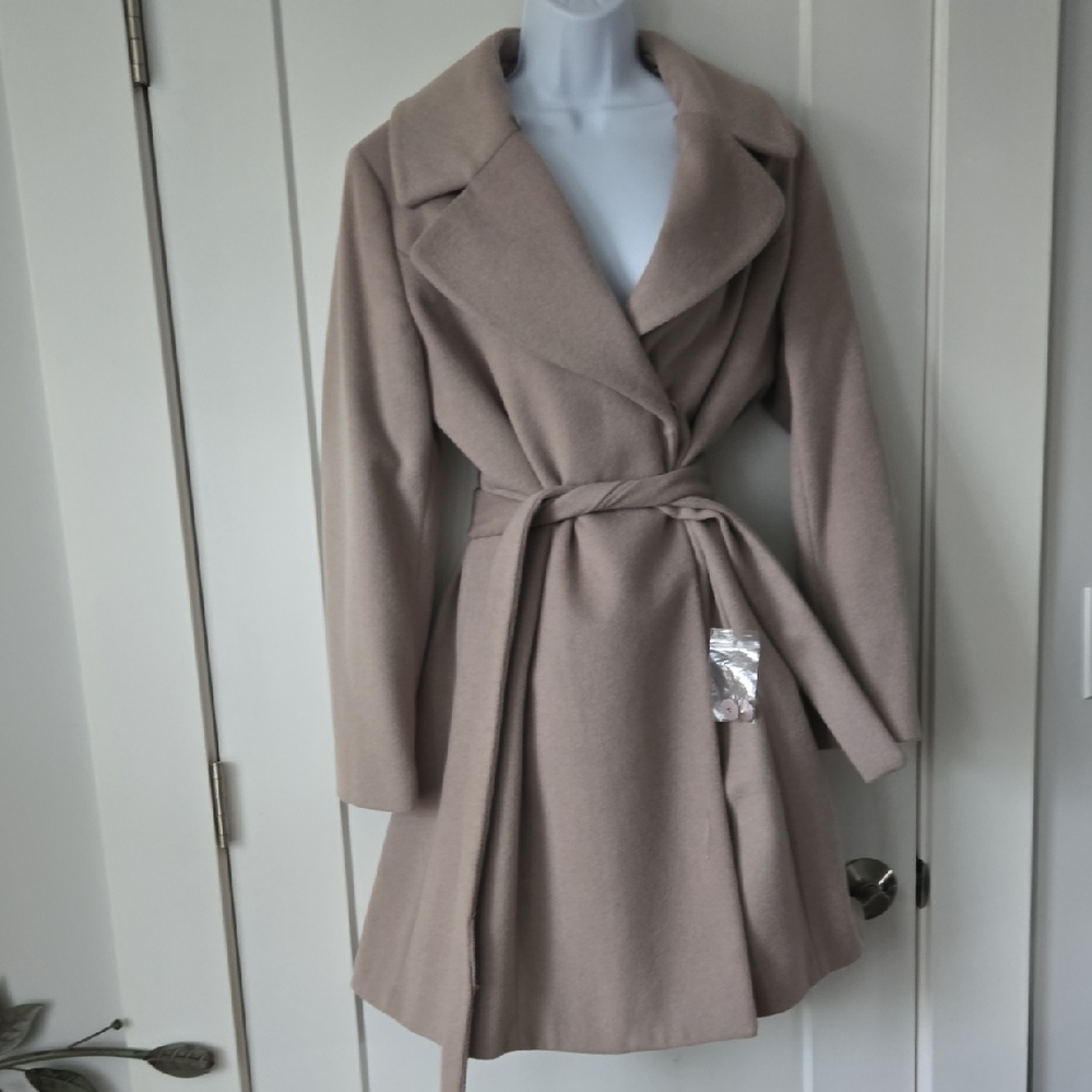 NEW T‎ Tahari Beige Outerwear